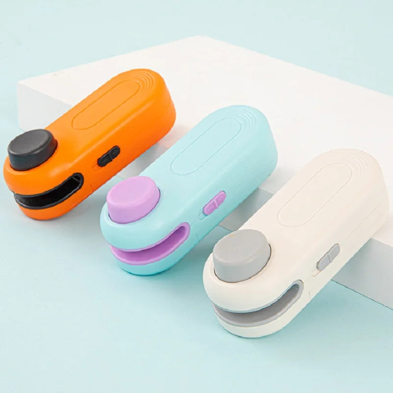 Scelleuse Mini Portable 2 en 1 Scelleuse Thermique pour Snacks Utilisation Domestique Scelleuse Rechargeable Scelleuse Sous Vide Snacks Sac Plastique Scelleuse Thermique