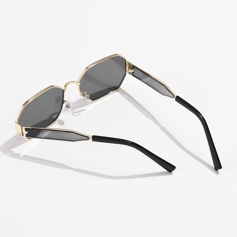 Lunettes de soleil vintage femmes et hommes — rétro, métal, rectangle, populaires, noires