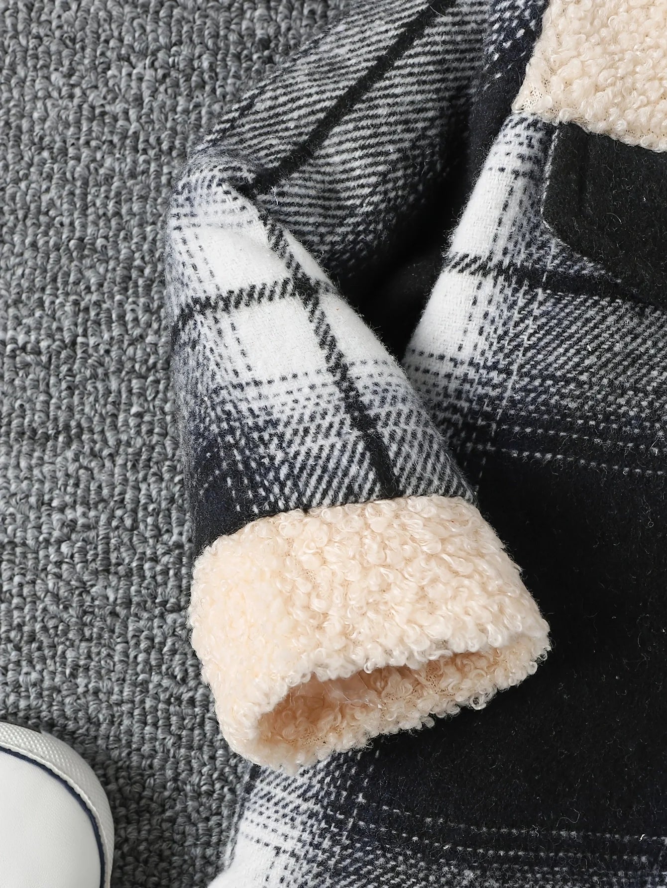 Fashionable and simple long-sleeved plaid patchwork plush jacket for baby boys, for autumn and winter