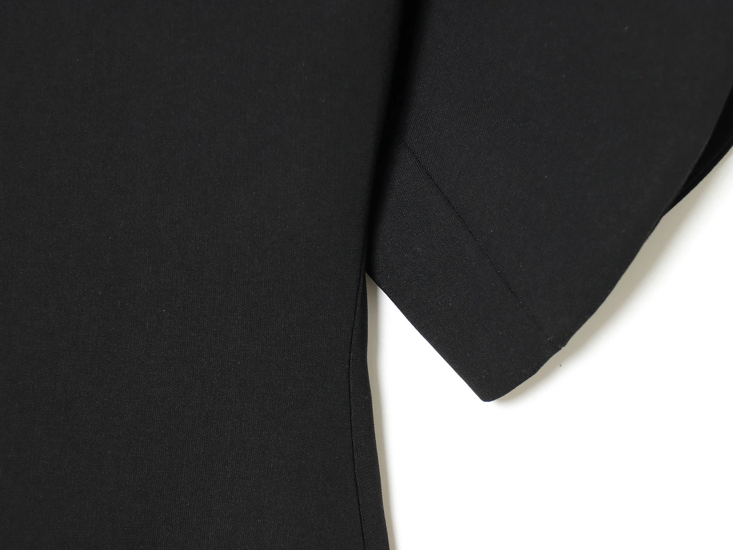 T-shirt femme noir à manches bouffantes — col rond, décontracté, printemps-été 2026