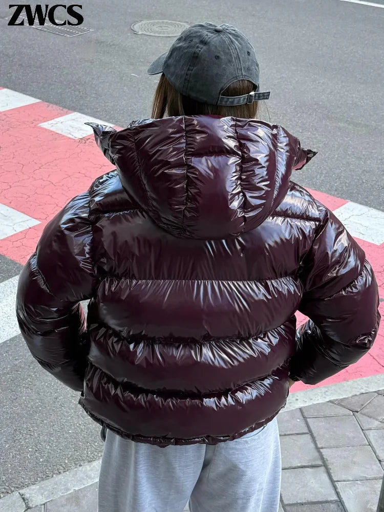 Abrigo con capucha para mujer, cremallera resistente y brillante, chaqueta corta plisada de algodón, talla elástica cálida, nueva colección invierno 2025, ropa de abrigo de calle