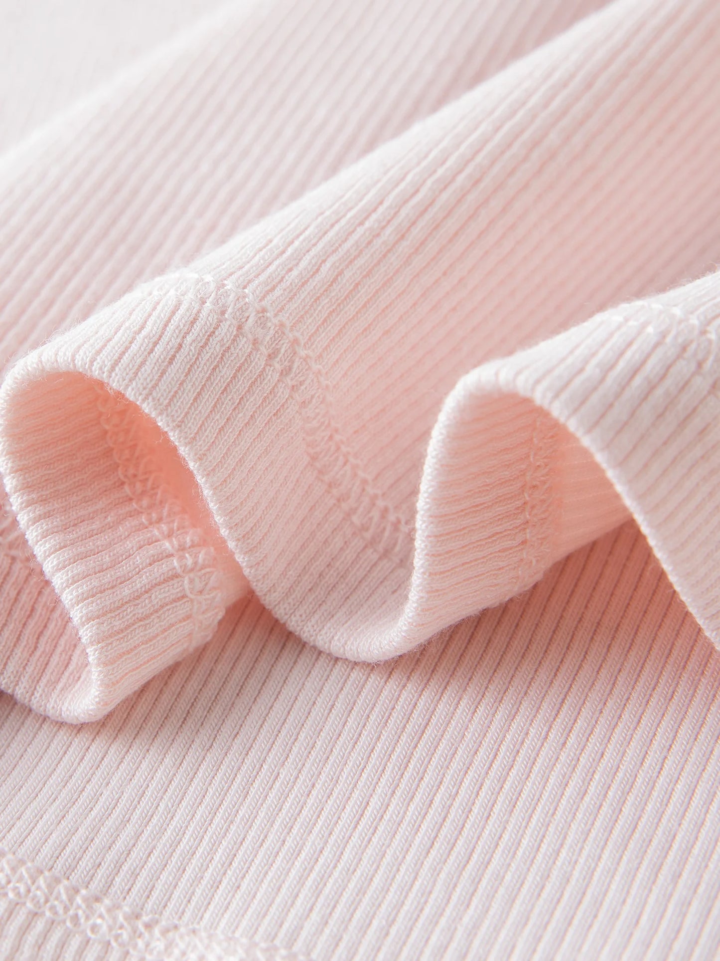 T-shirt femme en piqué ajusté et polyvalent — printemps 2026, coton ajusté, manches courtes