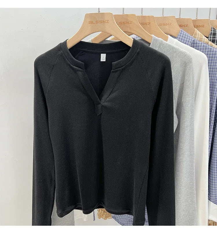 T-shirt basique ajusté à col en V et manches longues pour femme, style coréen, polyvalent, simple, couche de base, décontracté, collection 2026